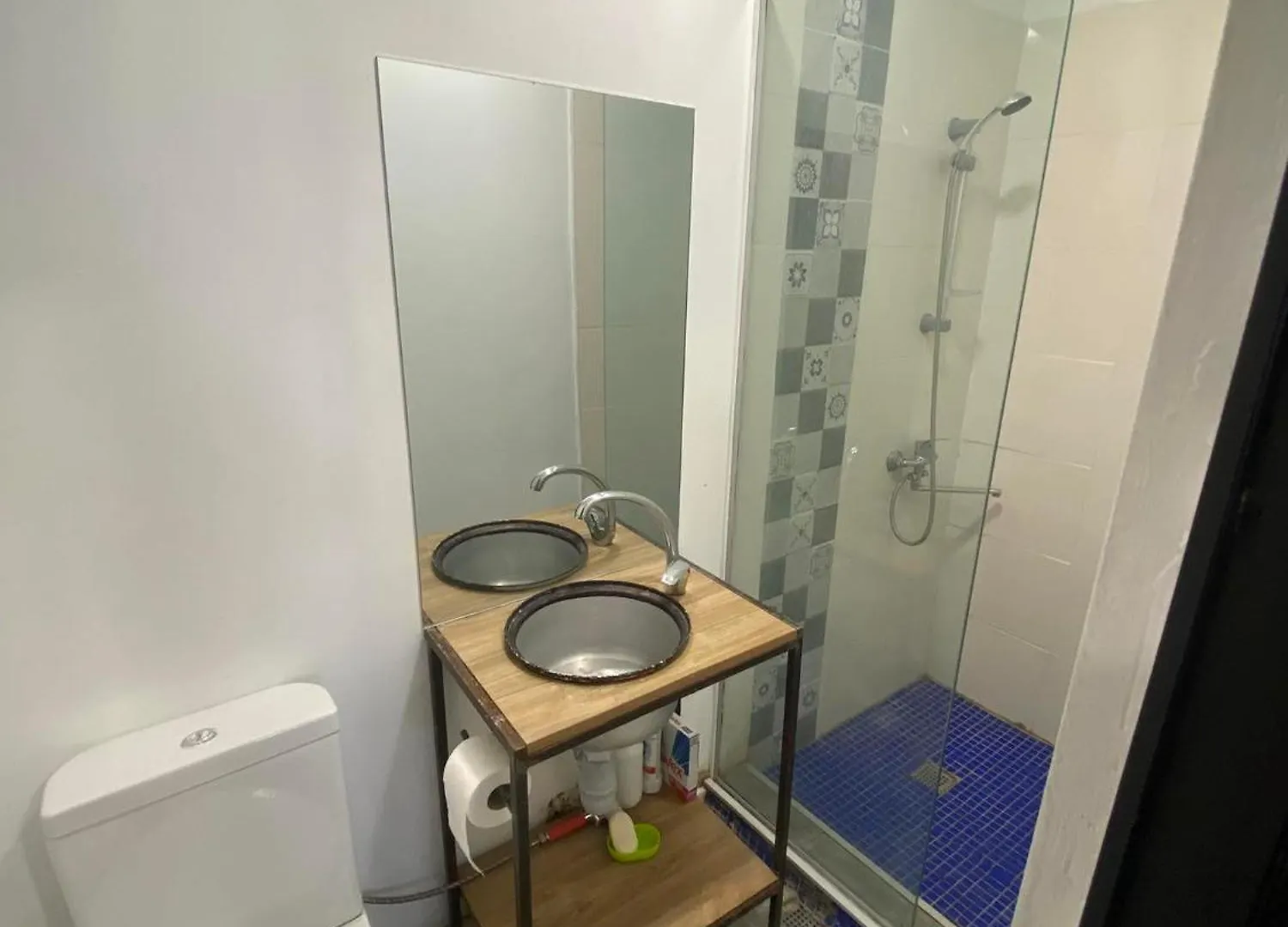Family Apartment In Avlabari Τυφλίδα