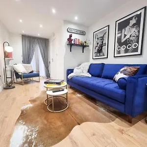 Stylish And Cosy 2 In W Private Parking Apartment London
